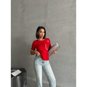 Topshow – Haut court rouge pour femme, style streetwear respirant avec coupe ample, tailles XS à 3XL, décoration lettres - Product Image 4