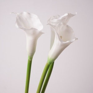 Alta calidad hecha a mano Artificial PU True Touch Calla Lily Flower para boda o Navidad hogar florero decoración graduación - Product Image 3