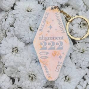 Llavero de estilo Hippie Motel Hotel, accesorios colgantes con palabras negras y coloridas, llaveros acrílicos de plástico personalizados populares - Product Image 6