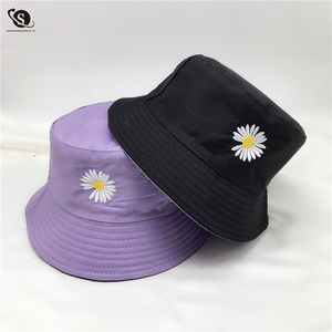<span class=keywords><strong>Les</strong></span> petites marguerites portent un joli chapeau de pêcheur des <span class=keywords><strong>deux</strong></span> côtés Chapeau seau Broderie réglable Chapeau seau réversible - Product Image 2