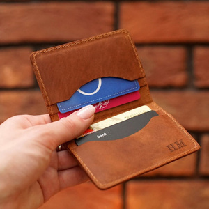 Porte-cartes de visite en cuir de vachette porte-cartes de crédit pour hommes porte-cartes de visite personnalisé <span class=keywords><strong>portefeuille</strong></span> <span class=keywords><strong>avec</strong></span> initiales en relief mince - Product Image 5