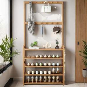 Zapatero de madera sencillo con perchas para abrigos, estante de almacenamiento de tres niveles para zapatos y bolsos, diseño antimoho. - Product Image 3
