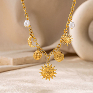 Collana con Ciondoli Multipli a Tema Celeste Sole Luna <span class=keywords><strong>Scarabeo</strong></span> in Acciaio Inossidabile Placcato Oro PVD 18K, Impermeabile, Inossidabile, Gioielli Robusti - Product Image 4