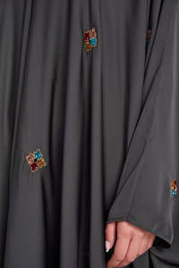 Abaya Formal Casual para Mujer, de Satén, Bordada a Mano, Elegante y de Lujo, Personalizada por LEDUO - Product Image 3