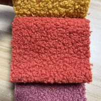 Vente directe d'usine % Tissu en fourrure de peluche tricotée en fibre de polyester pour textiles de maison, vêtements et jouets