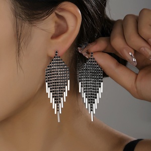 Boucles d'oreilles pendantes longues et exagérées de style coréen personnalisées, clous d'oreilles tendance, pendentifs, accessoires d'oreille à la mode, célèbres sur Internet - Product Image 1