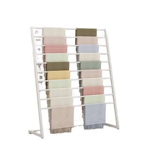 Exhibidor Metálico de <span class=keywords><strong>Boutique</strong></span> en Dorado/Negro/<span class=keywords><strong>Blanco</strong></span> para Protección Contra la Corrosión, Estantes de Piso para Pantalones y Corbatas de Cuero - Product Image 1