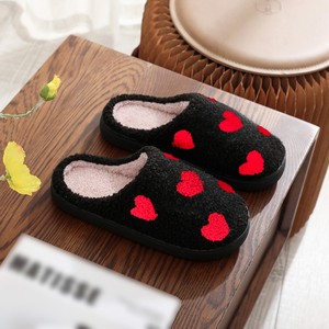 Pantoufles d'intérieur en peluche personnalisées avec logo pour femmes et hommes - Product Image 3