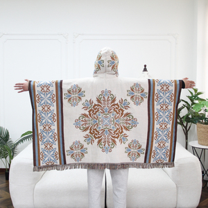 Poncho-couverture à capuche en tapisserie tissée personnalisée à faible MOQ, motif <span class=keywords><strong>baroque</strong></span> vintage, couverture jacquard surdimensionnée et portable - Product Image 2