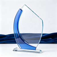 Trophée en cristal bleu incurvé personnalisé gravé au laser, souvenir de récompense pour réunion annuelle, cadeau, prix en verre, plaque de récompense en cristal