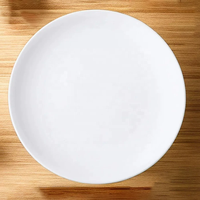 Ensemble d'assiettes en céramique blanches et dorées de luxe, plats ronds peu profonds en porcelaine de plusieurs tailles pour cadeau de mariage ou usage en restaurant