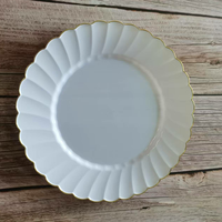 50 Assiettes en Plastique Blanches Festonnées avec Bordure Dorée pour 25 Personnes, Style Moderne et Luxueux pour Mariages et Événements