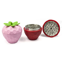 Venta al por Mayor de Accesorios para Fumar: Molinillo de Hierbas de Aleación de Zinc con Forma de Fresa, Diseño de Dibujos Animados, Color Rosa, para Chicas