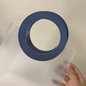 ถุงพลาสติก PP ผิวเกล็ดน้ำแข็งพร้อมที่จับหนังทรงกลมกระเป๋าของขวัญวันเกิดงานแต่งงานเทศกาลคริสต์มาสกระเป๋าใส่เครื่องสำอางด้านล่างแบน - Product Image 6