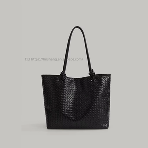 New Arrival Lady's Vintage Tote Bags Large Capacity Alligator PU Leather <b>Handbags</b> With Two Handles and <b>Chain</b> Decoration Tanjing - Product Image 5