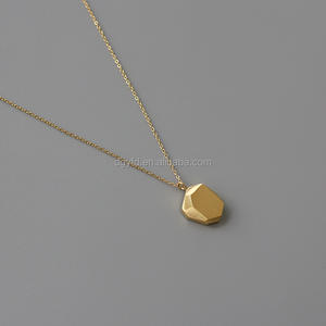 Personalizzato Dainty oro 18K sfaccettato frammento collana pendente nome della collana inciso forma cristallina <span class=keywords><strong>pietra</strong></span> spazzolata Charm collana - Product Image 4