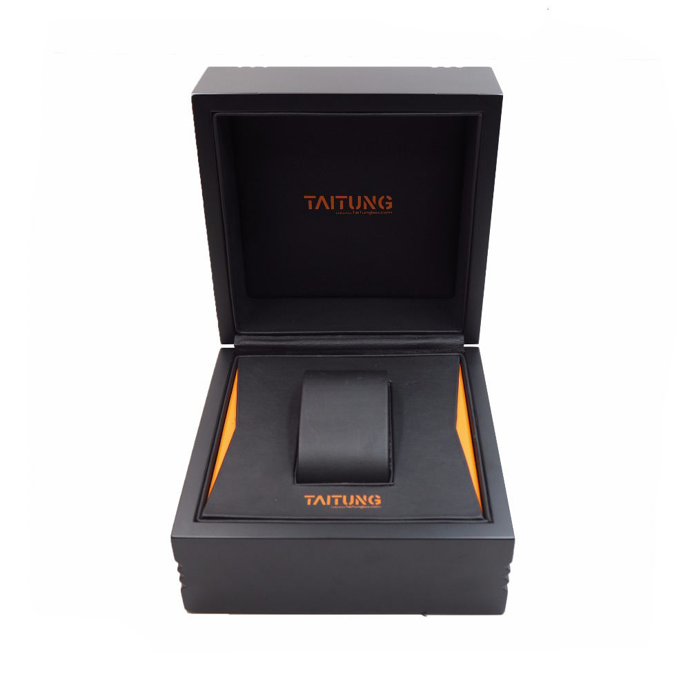 สีดำ + สีเบจ