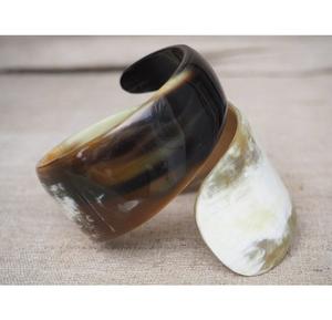 Brazaletes Tradicionales de Cuerno de Búfalo, Artesanía Natural, Joyería Hecha a Mano para Mujer, Estilo Étnico Auténtico y para Uso Diario - Product Image 1