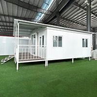Kits de maisons préfabriquées mobiles de luxe entièrement meublées Construction rapide Maison conteneur pliable avec toits triangulaires pour hôtels