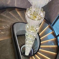 Lustre créatif à trois niveaux en cristal avec télécommande et bande LED pour escalier, hôtel et musée – Éclairage de luxe