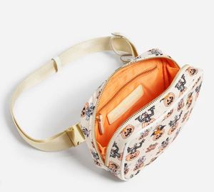 Sac banane carré portable pour enfants, personnalisé, beige, imperméable, avec fermeture éclair, motif Halloween magique et effrayant, pour les parcs - Product Image 3