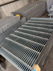 Grille de sol industrielle en acier au carbone, plaque de grille métallique haute résistance, grille en acier pour centrale électrique, grille de passerelle photovoltaïque solaire - Product Image 3