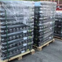 Zware PP geweven onkruidfolie, UV-bestendig, opvouwbaar, ademend, grondbedekking voor moestuin en landschapsarchitectuur.