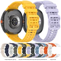 Bracelets de montre intelligente de sport de nouveau style pour Samsung Watch8 Boucle pliable magnétique classique et trous respirants