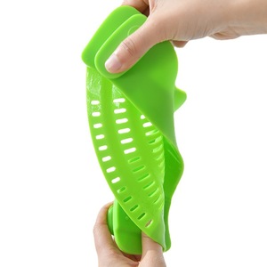 Passoire à clipser en silicone pour bord de casserole, filtre anti-déversement à large ouverture pour nouilles et résidus alimentaires, égouttoir polyvalent pour fruits et légumes - Product Image 3
