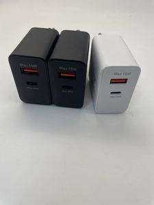 Chargeur mural <span class=keywords><strong>USB</strong></span>-C 3 ports en gros d'usine, charge rapide QC4.0, charge sans fil magnétique 18W pour téléphones mobiles et appareils - Product Image 2