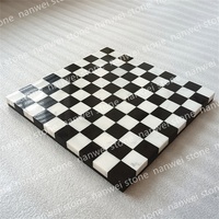 Jeu d'échecs carré en marbre de luxe Nanwei avec un design moderne et écologique, échiquier et plateau de jeu en pierre naturelle pour la décoration de la maison