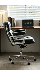 Fauteuil de direction inclinable à dossier haut, chaise de bureau en cuir avec fonction inclinaison et repose-pieds pour bureau à domicile 135 °   Chaise de bureau ergonomique inclinable - Product Image 4