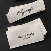 Étiquettes imprimées personnalisées de marque célèbre avec logo et pli central étiquettes de vêtements damassées tissées à la machine pour vêtements vente en gros