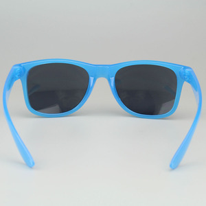 2025 Vintage azul logotipo personalizado gafas de sol Unisex diseño de moda lentes noctilucentes venta al por mayor PC Marco de plástico amarillo púrpura rojo - Product Image 5