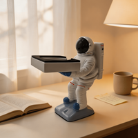Support de charge pour montre d'astronaute en résine, décoration de bureau en résine, vente en gros fabricant