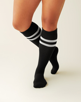 Chaussettes de compression personnalisées pour la maternité, à rayures, en tricot côtelé doux, offrant un soutien délicat pour les jambes enflées pendant la grossesse, à porter au quotidien
