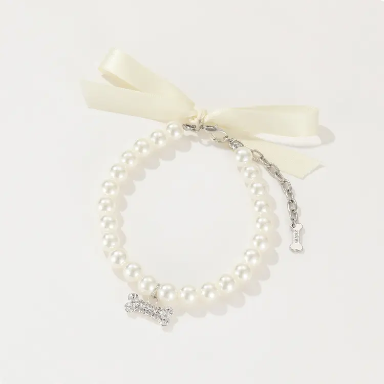 Vente en gros de colliers de perles d'imitation pour animaux de compagnie de luxe collier de chat collier de chien avec pendentifs en forme de cœur