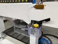 Machine de fraisage CNC 5 axes facile à utiliser, système de contrôle Mach3 NC Studio, broche simple 2,2 kW, refroidissement par eau pour le métal