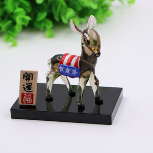 تمثال حمير زجاجي مزخرف بوزن الورق - Product Image 4