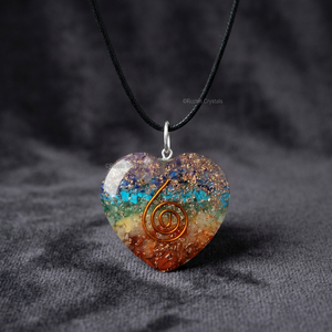 Colgante de Piedra Preciosa Orgone Reki con Diseño de Corazón y Chakra, Tallado con Tema de Amor - rozrincrystals.com en Venta - Product Image 3