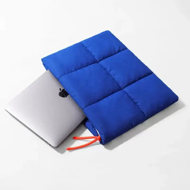 Logotipo personalizado de fábrica Mujeres Hombres Acolchado Puffer Laptop Pouch Tablet Sleeve Bag Pad Cover Travel Poliéster Soft Computer Bag 2024