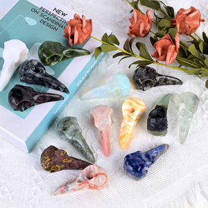 Vente en gros de nouvelles sculptures en cristal de conception originale, décoration Feng Shui, crânes de corbeaux sculptés pour cadeau - Product Image 1