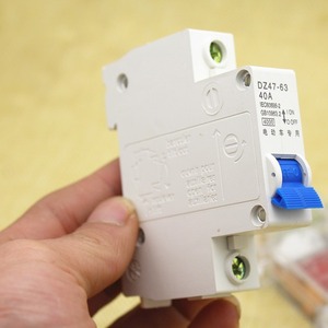 Disjoncteur universel à fusible à interrupteur pneumatique 40A 150A pour véhicules électriques et tricycles - Product Image 3