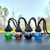 Flacon diffuseur de parfum carré en verre de 8 ml, vente chaude, diffuseur de parfum pour voiture, pendentif suspendu, bouchon en bois noir