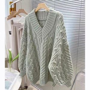 Pull épais à col en V Maxfree pour femme, style décontracté, design ample, tricot chaud pour l'automne et l'hiver - Product Image 2