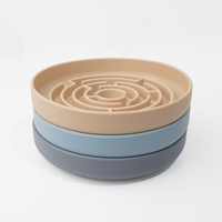 Bol d'alimentation pour chien et chat en silicone de qualité supérieure personnalisé écologique élégant trois couleurs portable étanche pour animal de compagnie pour une alimentation saine et lente