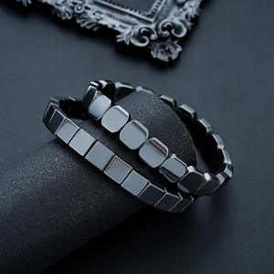 Pulsera de Piedras Negras Geométricas para Hombre, Estilo Retro, Chapada en Titanio, Elástica, con Cuentas de Colores Mixtos, en Capas, de Moda - Product Image 1