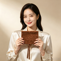 Pochette à bijoux en daim avec logo personnalisé en relief, fermeture à ruban, emballage cadeau pour collier, boucles d'oreilles, bracelet, vente en gros