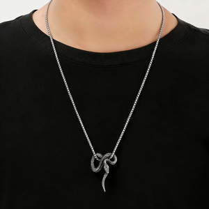 Yunnique – collier avec pendentif serpent en acier inoxydable, design animal géométrique, bijoux unisexes à la mode - Product Image 4