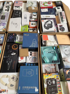 Caja Sorpresa Misteriosa con Artículos Electrónicos de Oficina Compactos: Teclado, Ratón, Cámara Web, Hub USB, Adaptador de Carga Rápida - Product Image 1